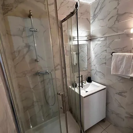 Du Champs De Mars Hotel 2*