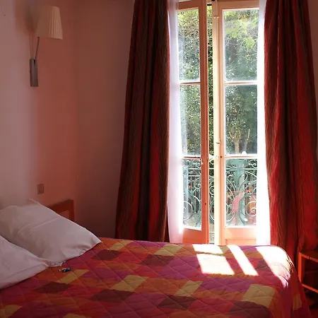 Du Champs De Mars 2* Béziers