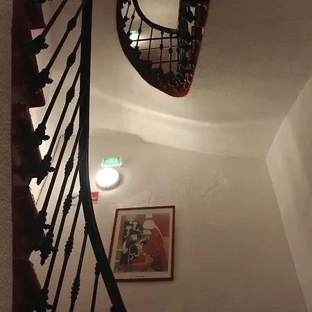 Du Champs De Mars Hotel 2*