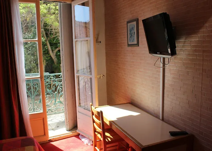 Du Champs De Mars 2*